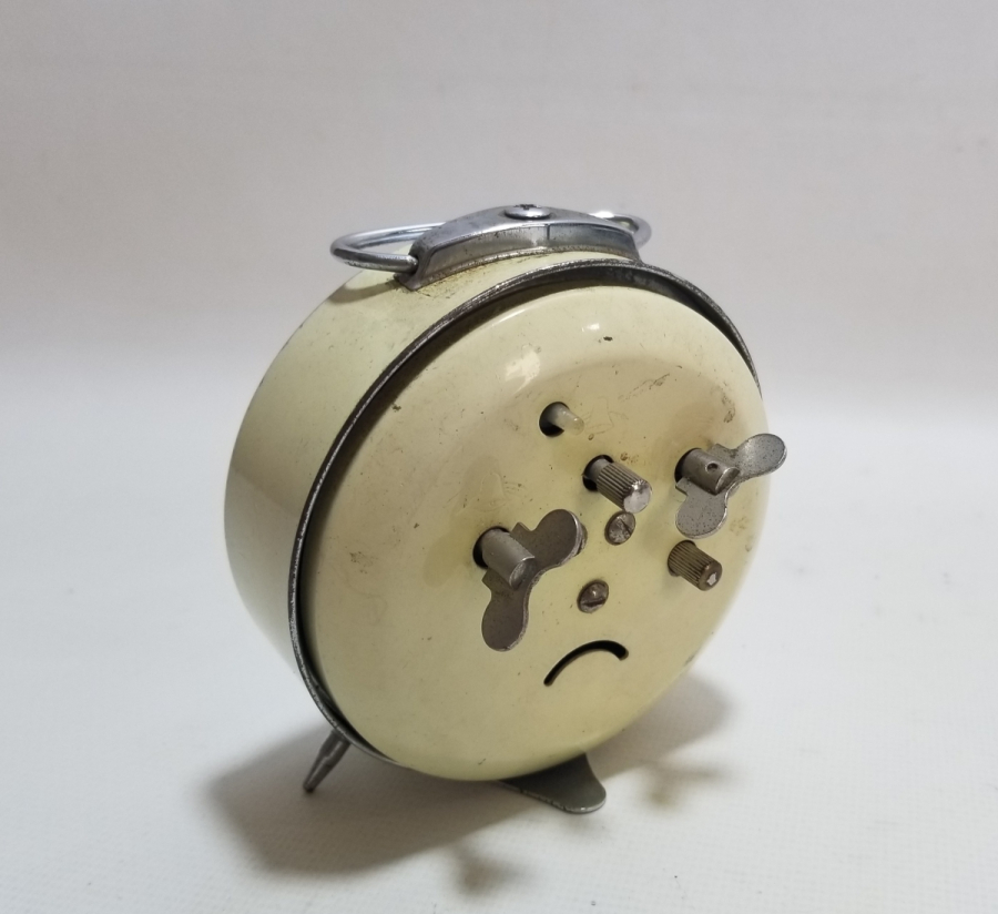 KURMALI ANTİKA MASA SAATİ