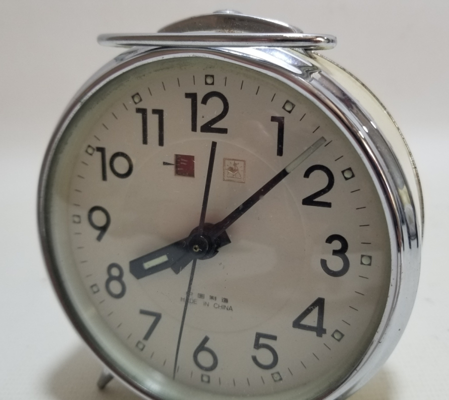 KURMALI ANTİKA MASA SAATİ