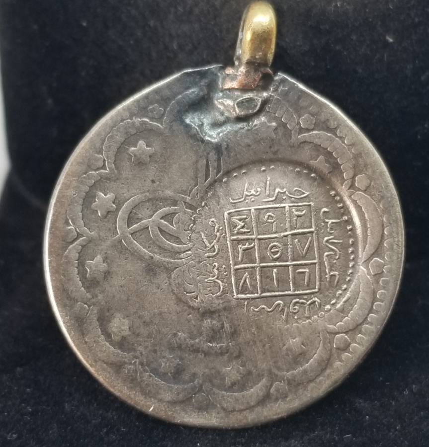 ÜZERİ TILSIMLI ÇOK NADİR GÜMÜŞ BEREKET PARASI