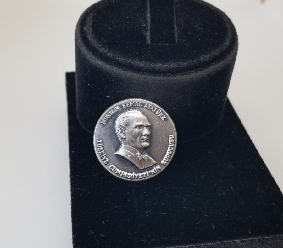 ATATÜRK GÖRSELLİ ANTİKA GÜMÜŞ HATIRA ROZET PARÇASI