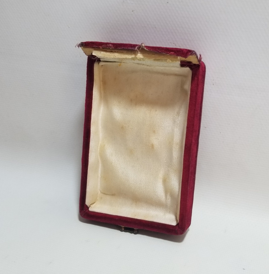 4. DERECE MECİDİ NİŞANI MADALYA KUTUSU ÜSTÜ