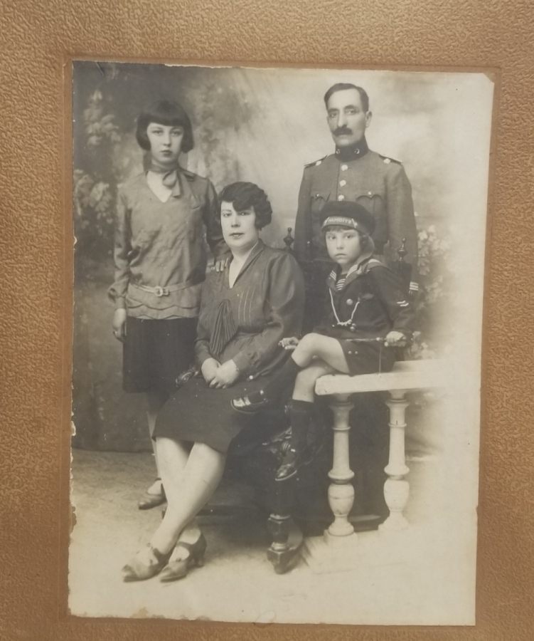 HAMİDİYE ZIRHLISINDAN BİR SUBAYIMIZA AİT NADİR AİLE FOTOĞRAFI