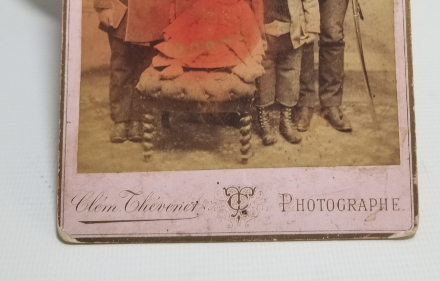 ARKASI OSMANLICA YAZILI OSMANLI DÖNEMİ SUBAY VE AİLESİ GÖRSELLİ KABİN FOTOĞRAF