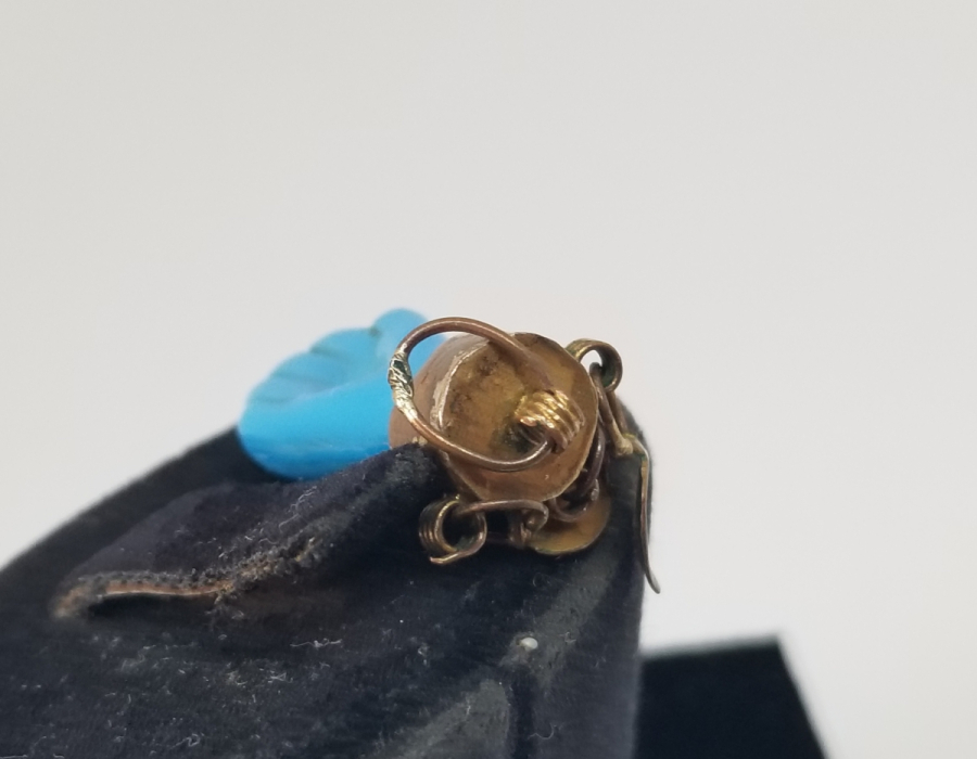 FATMA ANAMIZIN ELİ FORMUNDA YAPILMIŞ GÜMÜŞ TAÇLI OPALİN KOLYE UCU