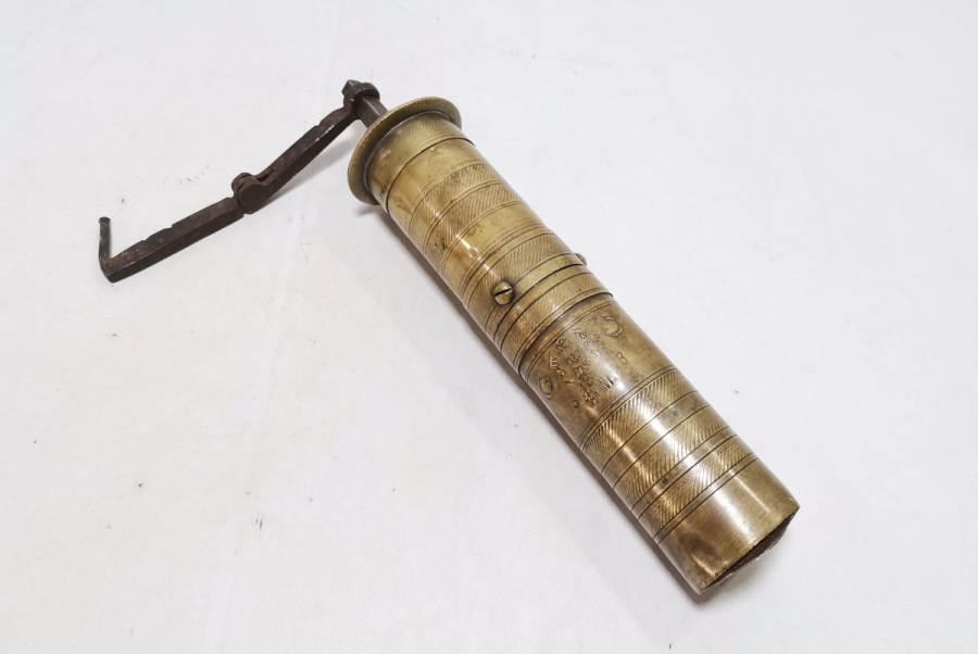 ÜZERİ AY YILDIZLI ANTİKA KAHVE DEĞİRMENİ