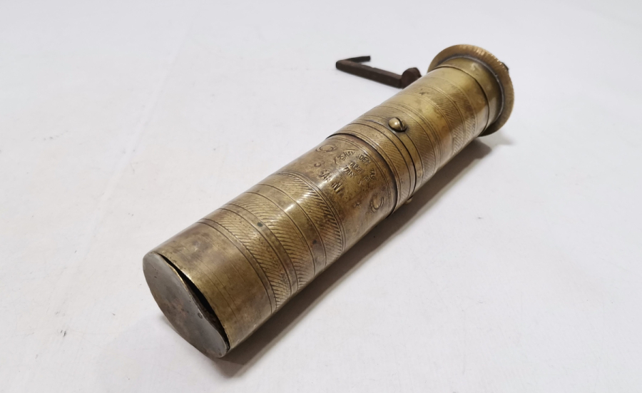 ÜZERİ AY YILDIZLI ANTİKA KAHVE DEĞİRMENİ