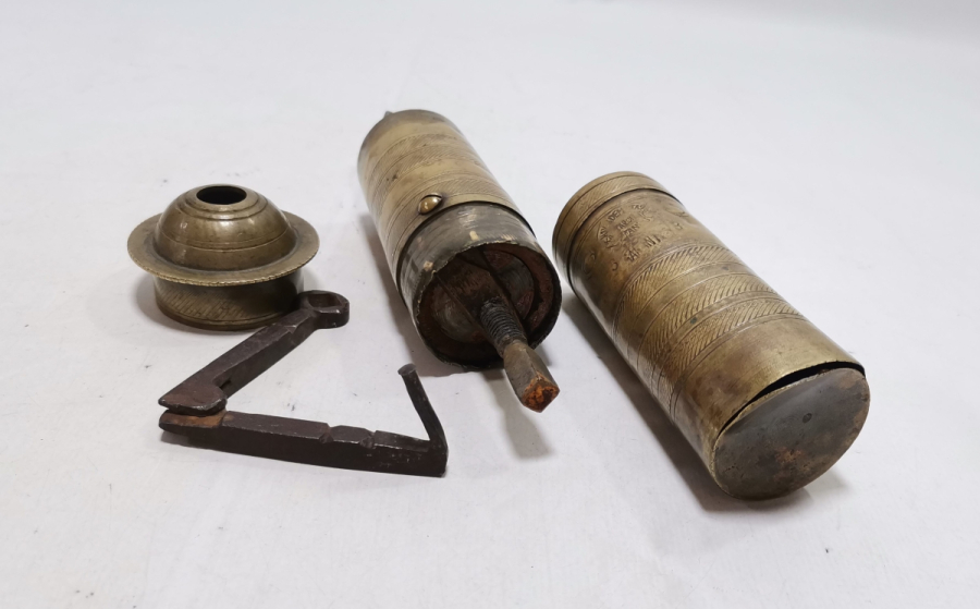 ÜZERİ AY YILDIZLI ANTİKA KAHVE DEĞİRMENİ