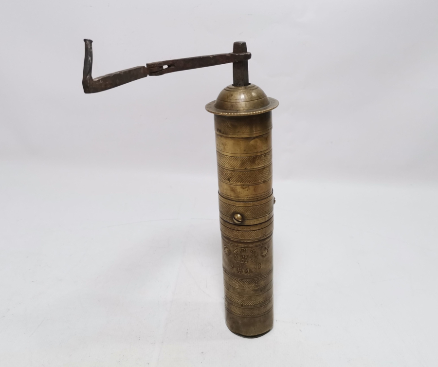 ÜZERİ AY YILDIZLI ANTİKA KAHVE DEĞİRMENİ