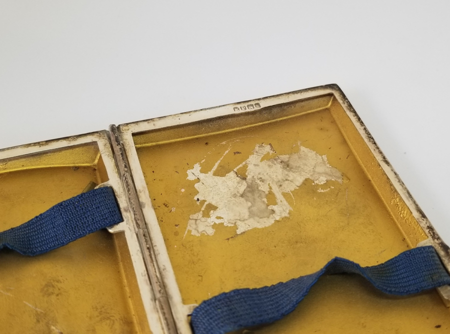 ÜZERİ KALEM İŞÇİLİKLİ ANTİKA GÜMÜŞ SİGARA TABAKASI