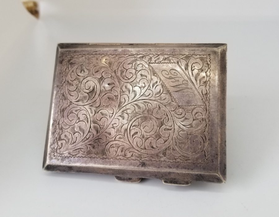 ÜZERİ KALEM İŞÇİLİKLİ ANTİKA GÜMÜŞ SİGARA TABAKASI