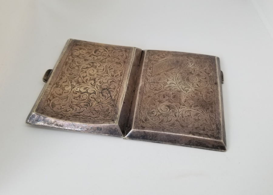 ÜZERİ KALEM İŞÇİLİKLİ ANTİKA GÜMÜŞ SİGARA TABAKASI