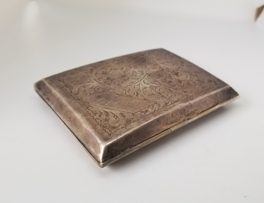 ÜZERİ KALEM İŞÇİLİKLİ ANTİKA GÜMÜŞ SİGARA TABAKASI
