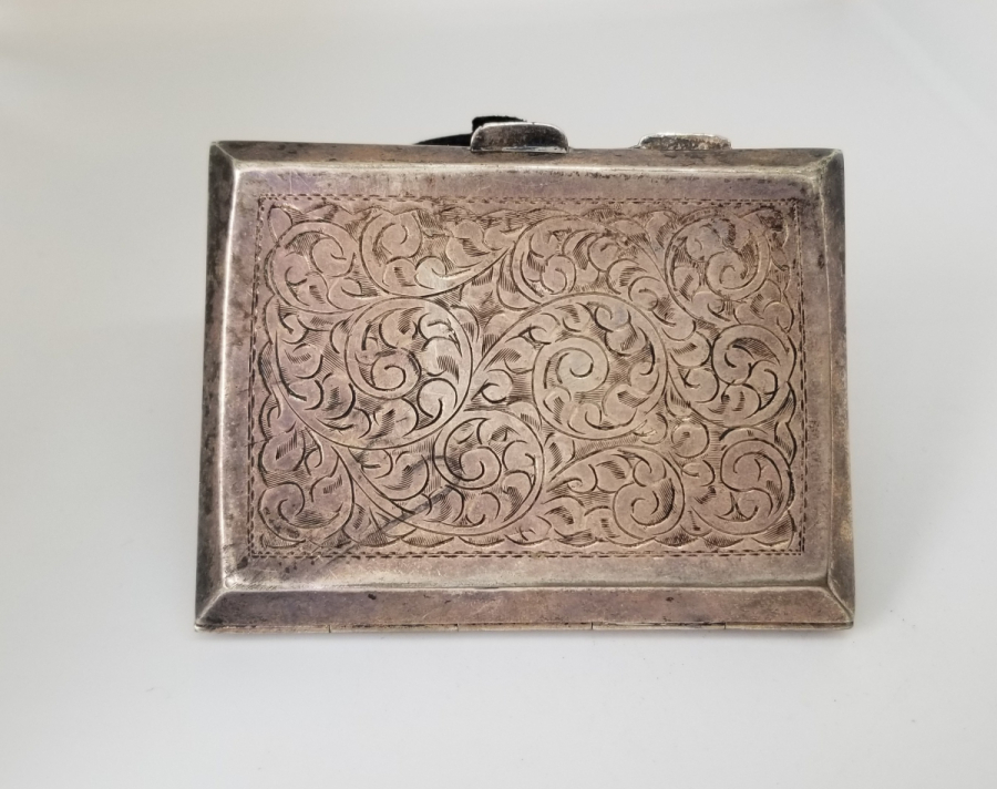 ÜZERİ KALEM İŞÇİLİKLİ ANTİKA GÜMÜŞ SİGARA TABAKASI