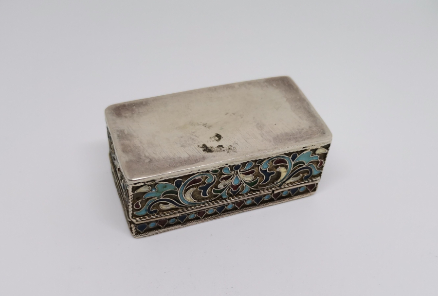 MİNE İŞÇİLİKLİ ANTİKA GÜMÜŞ RUS ENFİYE KUTUSU