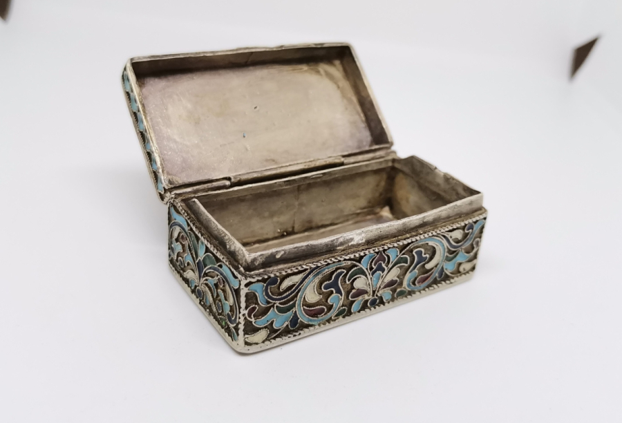 MİNE İŞÇİLİKLİ ANTİKA GÜMÜŞ RUS ENFİYE KUTUSU