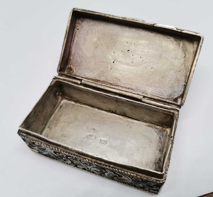 MİNE İŞÇİLİKLİ ANTİKA GÜMÜŞ RUS ENFİYE KUTUSU