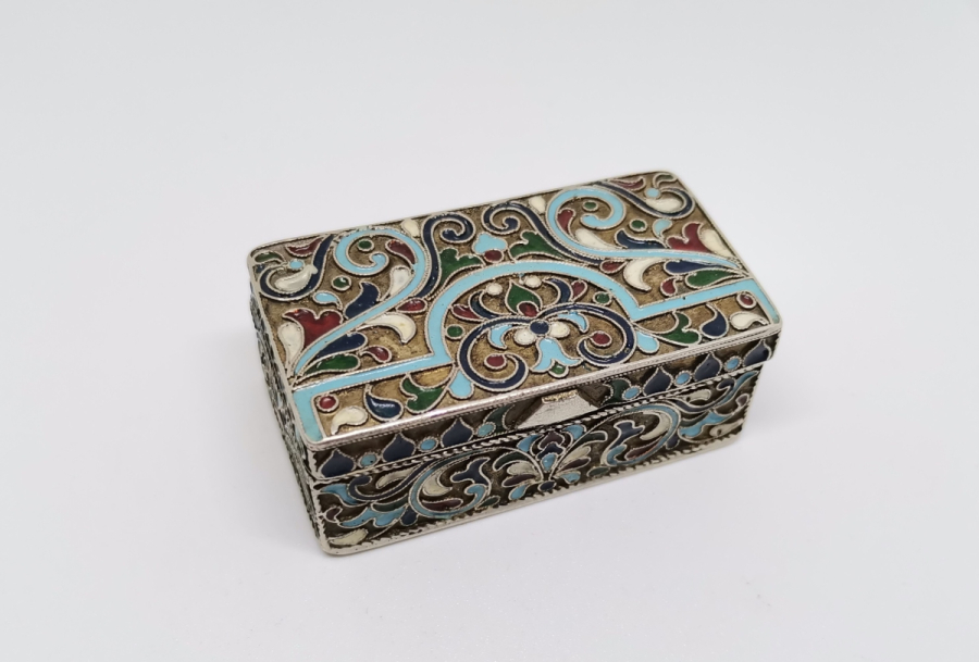 MİNE İŞÇİLİKLİ ANTİKA GÜMÜŞ RUS ENFİYE KUTUSU