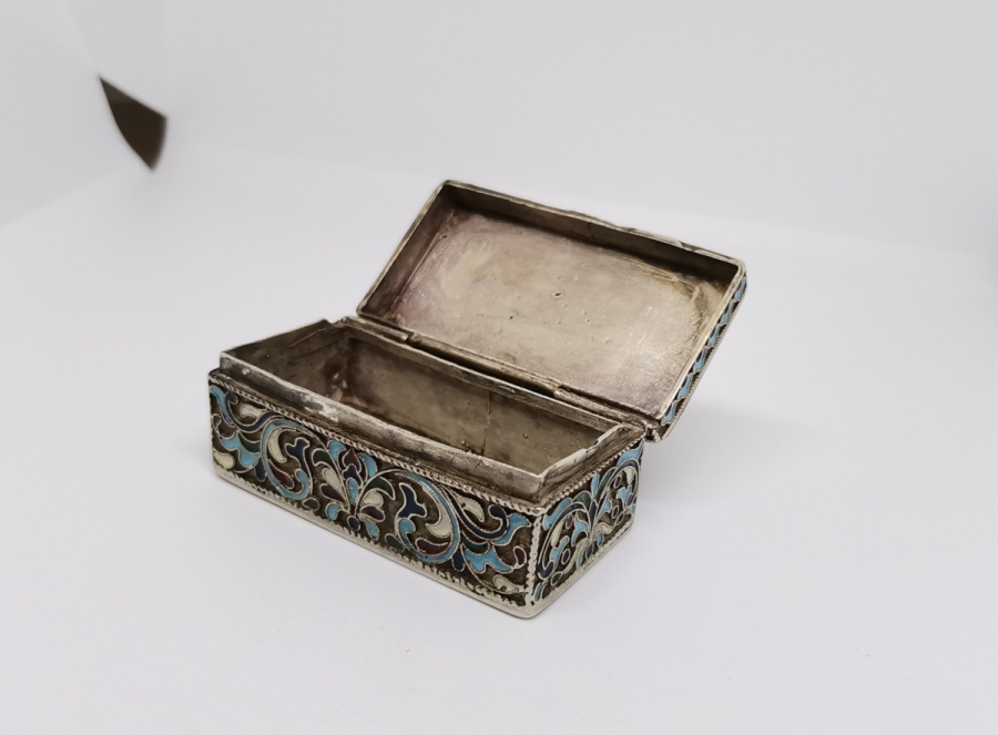 MİNE İŞÇİLİKLİ ANTİKA GÜMÜŞ RUS ENFİYE KUTUSU