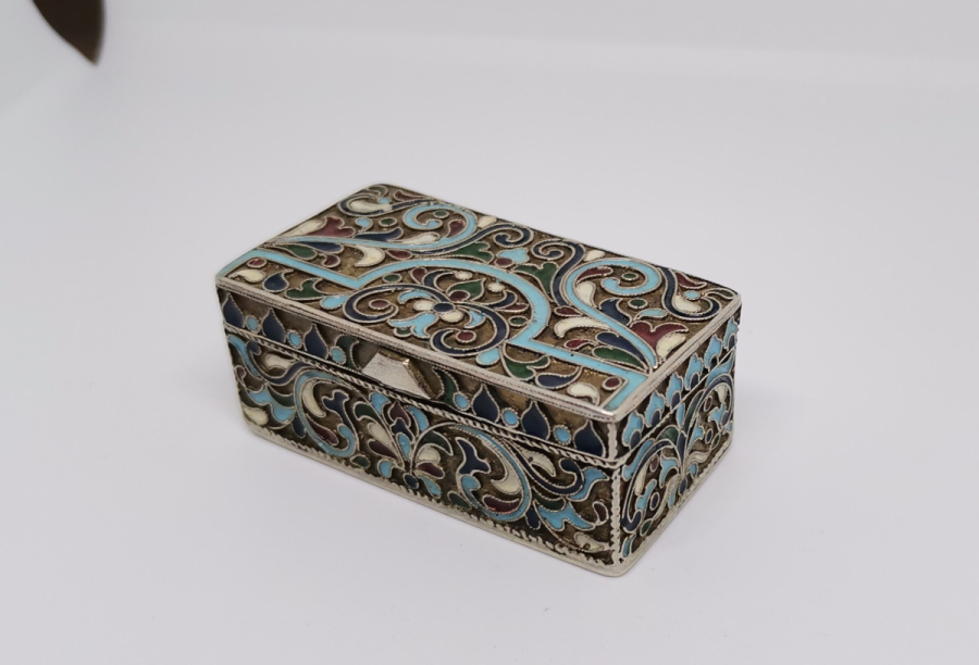 MİNE İŞÇİLİKLİ ANTİKA GÜMÜŞ RUS ENFİYE KUTUSU