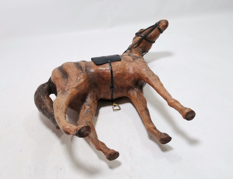 EL YAPIMI ANTİKA DERİ AT FİGÜRÜ