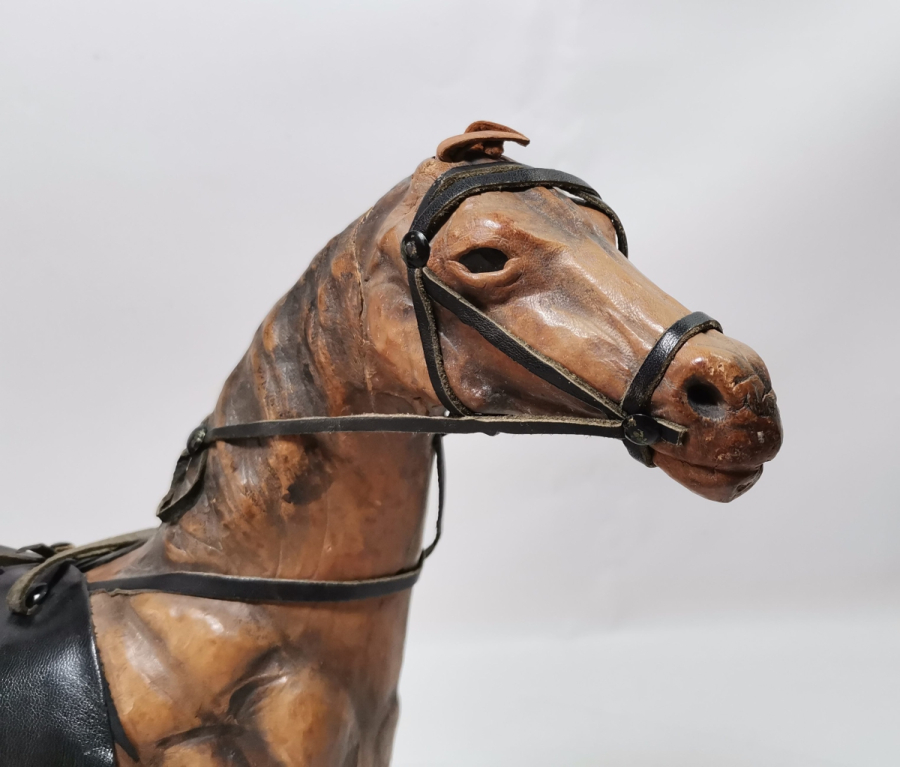 EL YAPIMI ANTİKA DERİ AT FİGÜRÜ