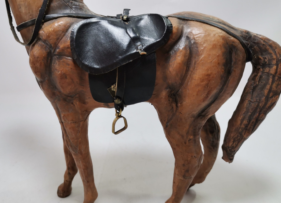 EL YAPIMI ANTİKA DERİ AT FİGÜRÜ