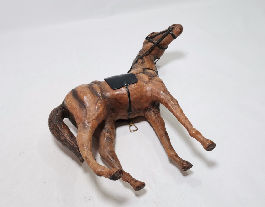 EL YAPIMI ANTİKA DERİ AT FİGÜRÜ