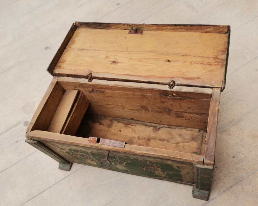 ORİJİNAL ANAHTARIYLA OSMANLI DÖNEMİ FİL AYAKLI AHŞAP YAZMA SANDIĞI