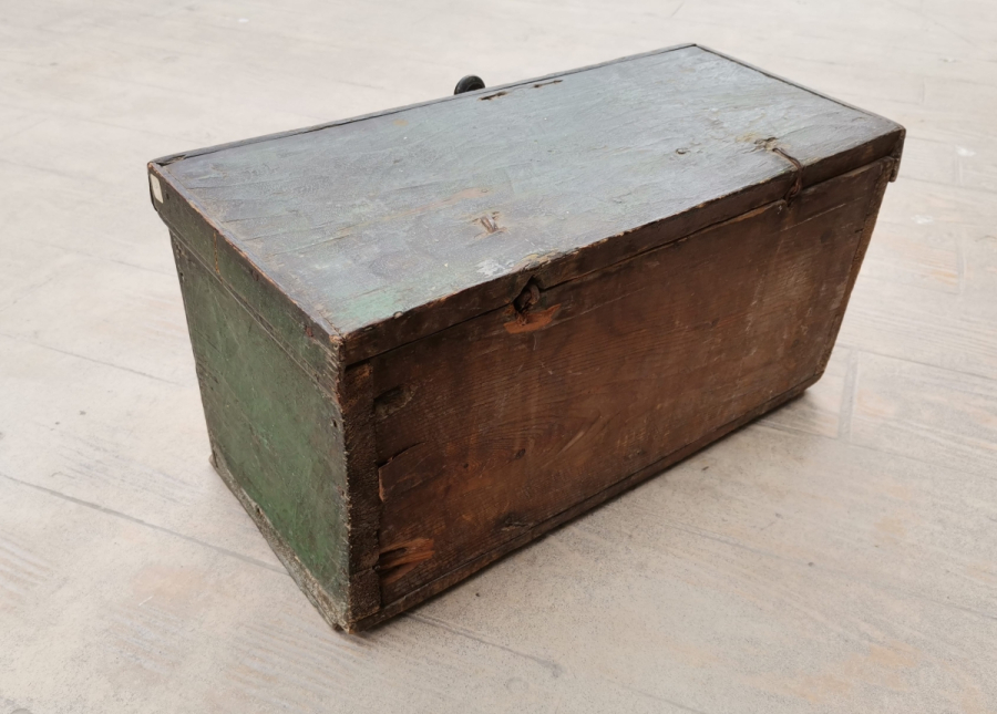 ORİJİNAL ANAHTARIYLA OSMANLI DÖNEMİ FİL AYAKLI AHŞAP YAZMA SANDIĞI