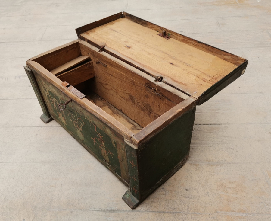 ORİJİNAL ANAHTARIYLA OSMANLI DÖNEMİ FİL AYAKLI AHŞAP YAZMA SANDIĞI