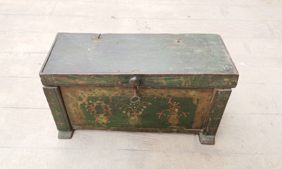 ORİJİNAL ANAHTARIYLA OSMANLI DÖNEMİ FİL AYAKLI AHŞAP YAZMA SANDIĞI