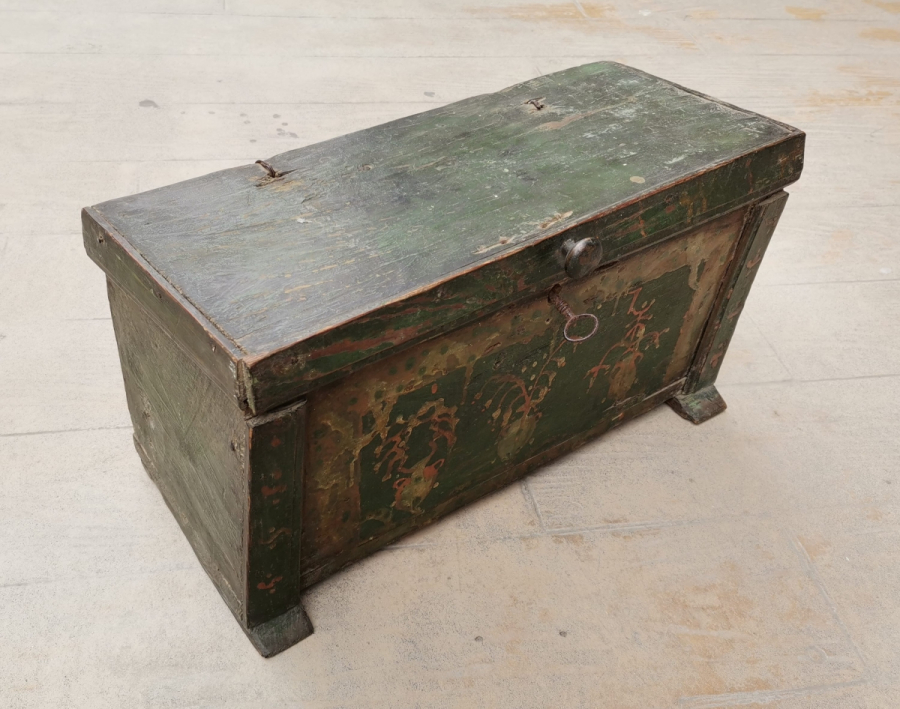 ORİJİNAL ANAHTARIYLA OSMANLI DÖNEMİ FİL AYAKLI AHŞAP YAZMA SANDIĞI