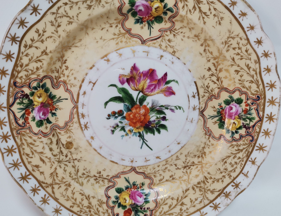 OSMANLI DÖNEMİ EL BOYAMA İŞÇİLİKLİ VE ALTIN VARAKLI PORSELEN TABAK