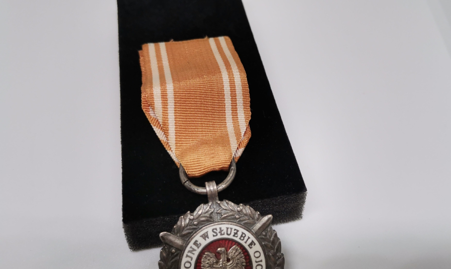 ORİJİNAL ASKISIYLA ANTİKA POLONYA ÜSTÜN HİZMET GÜMÜŞ MADALYA