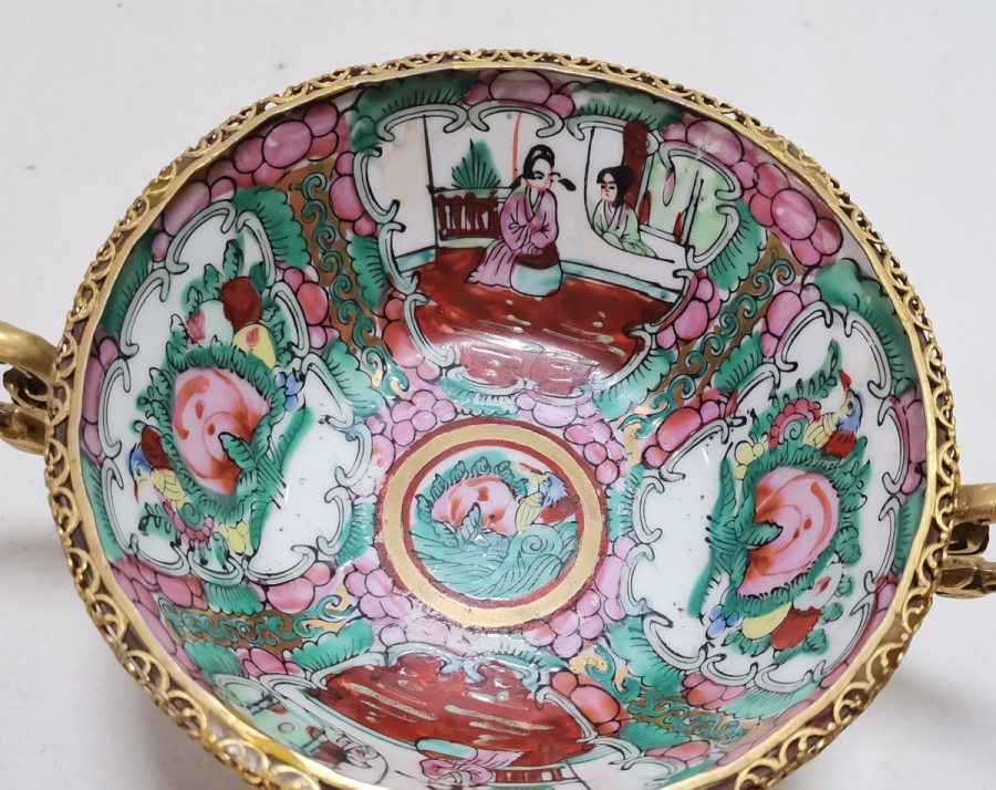 ALTI DAMGALI VE PİRİNÇ APLİKLİ NADİR ANTİKA ÇİN PORSELEN İKRAMLIK