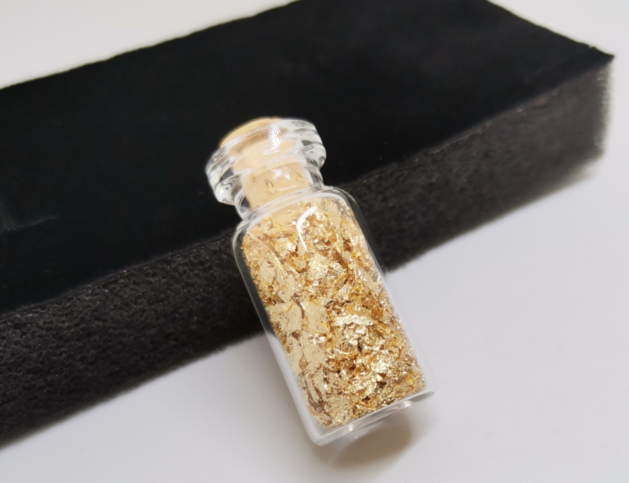 İÇİNDE SAF ALTIN PARÇALAR BULUNAN ŞİŞE