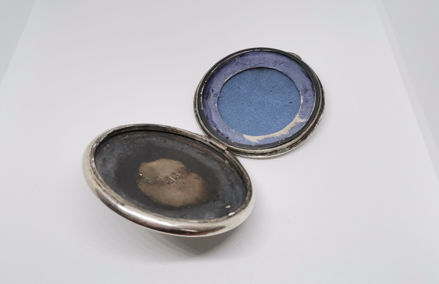 ÜZERİ EL BOYAMA İŞÇİLİKLİ ANTİKA GÜMÜŞ PUDRALIK