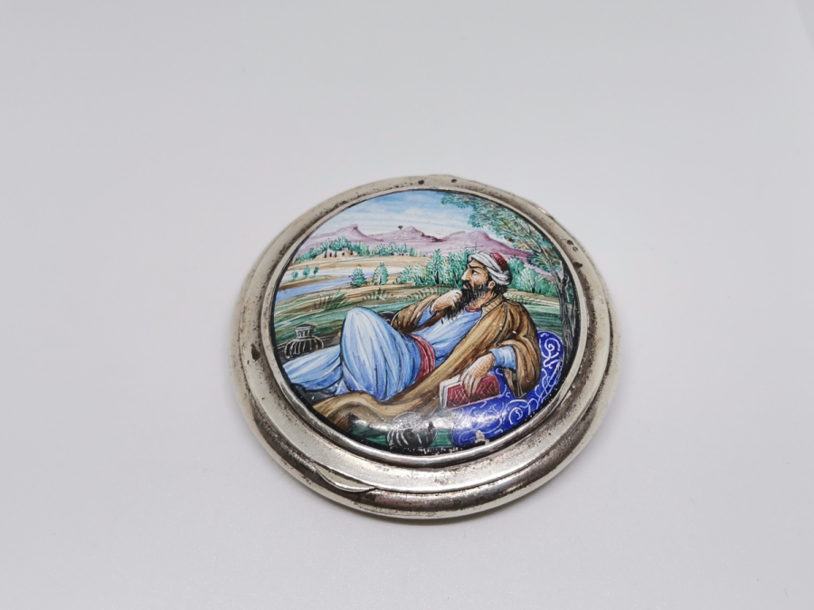 ÜZERİ EL BOYAMA İŞÇİLİKLİ ANTİKA GÜMÜŞ PUDRALIK