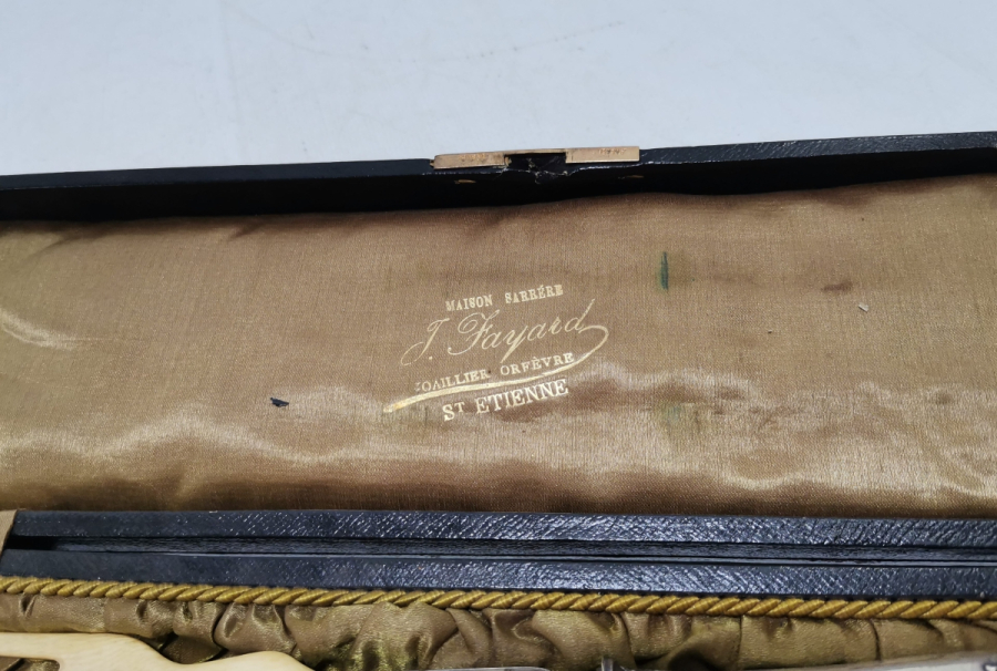 ORİJİNAL KUTUSUNDA ANTİKA GÜMÜŞ VE FİLDİŞİ SERVİS KAŞIK ÇATALI