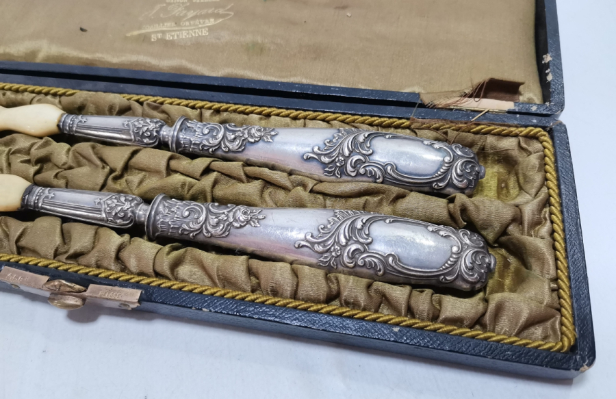 ORİJİNAL KUTUSUNDA ANTİKA GÜMÜŞ VE FİLDİŞİ SERVİS KAŞIK ÇATALI