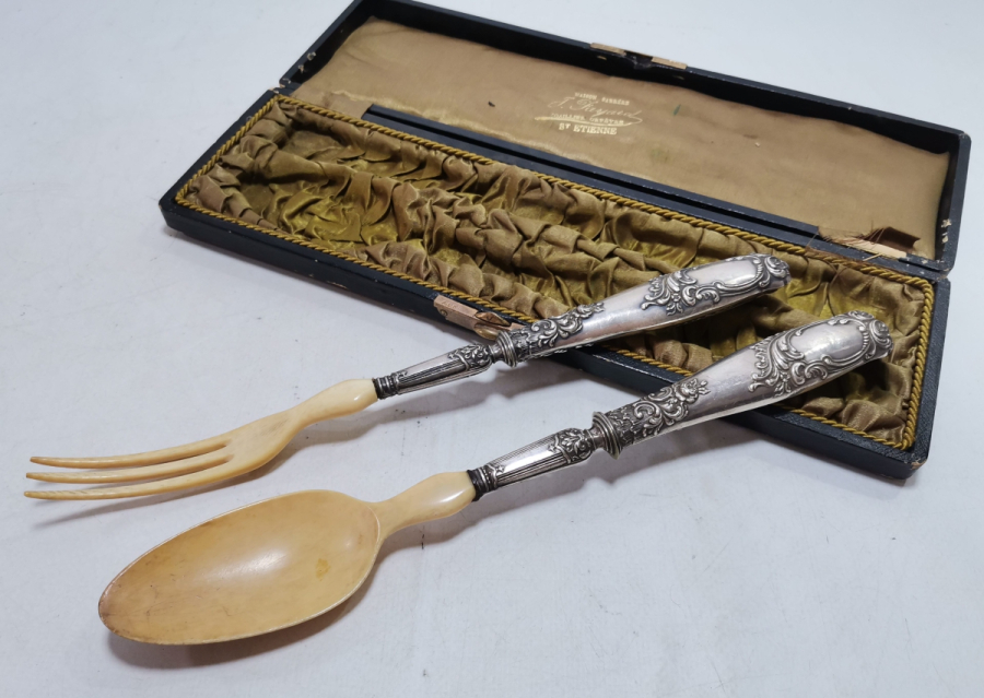 ORİJİNAL KUTUSUNDA ANTİKA GÜMÜŞ VE FİLDİŞİ SERVİS KAŞIK ÇATALI