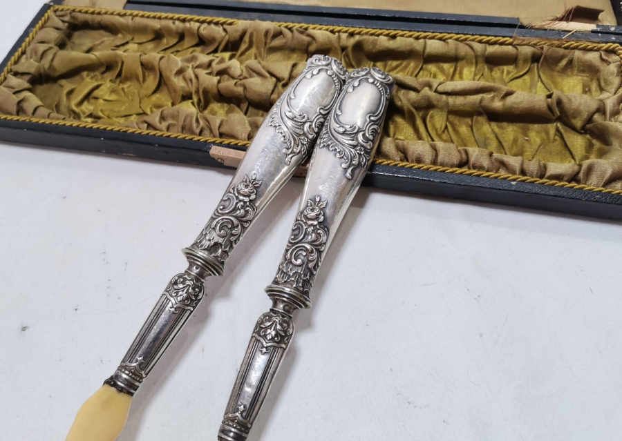 ORİJİNAL KUTUSUNDA ANTİKA GÜMÜŞ VE FİLDİŞİ SERVİS KAŞIK ÇATALI