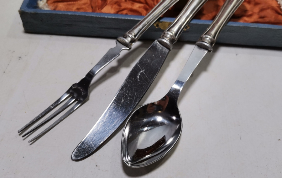 ORİJİNAL KUTUSUNDA ANTİKA GÜMÜŞ ÇATAL KAŞIK BIÇAK SETİ