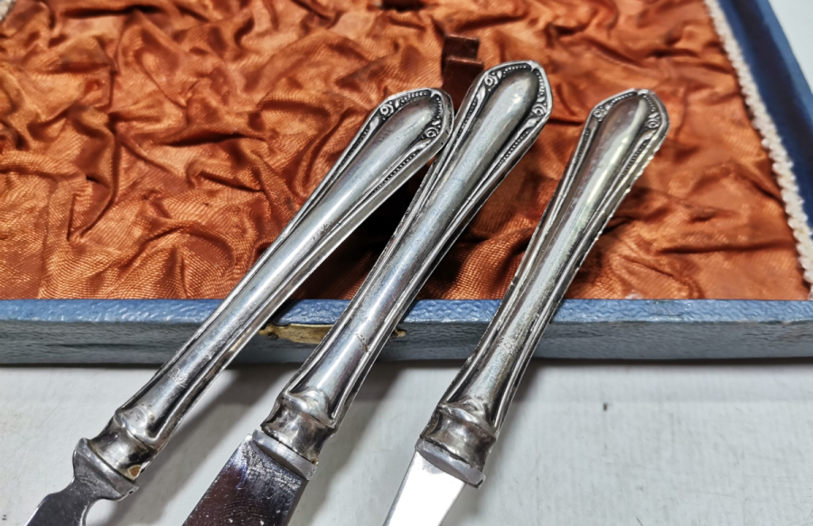 ORİJİNAL KUTUSUNDA ANTİKA GÜMÜŞ ÇATAL KAŞIK BIÇAK SETİ
