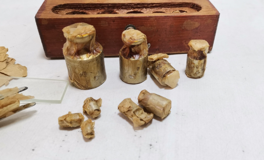 ORİJİNAL KUTUSUNDA KULLANILMAMIŞ ANTİKA DİRHEM LOTU