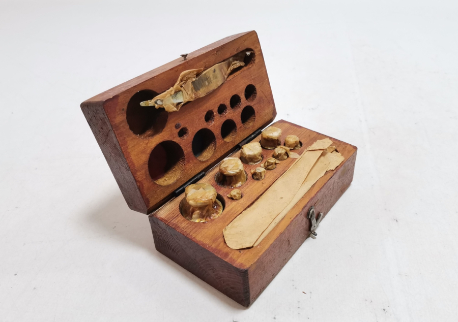 ORİJİNAL KUTUSUNDA KULLANILMAMIŞ ANTİKA DİRHEM LOTU