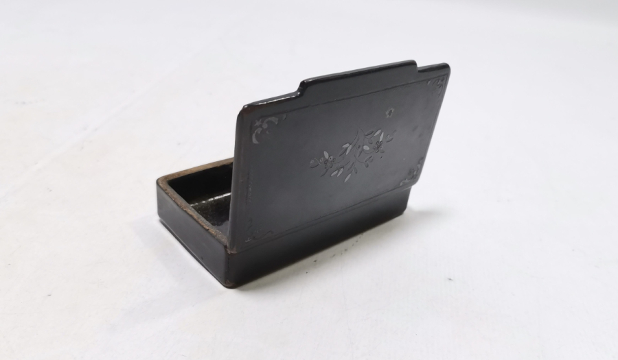 GÜMÜŞ ÇAKMA İŞÇİLİKLİ OSMANLI DÖNEMİ PAPİER MACHE ENFİYE KUTUSU