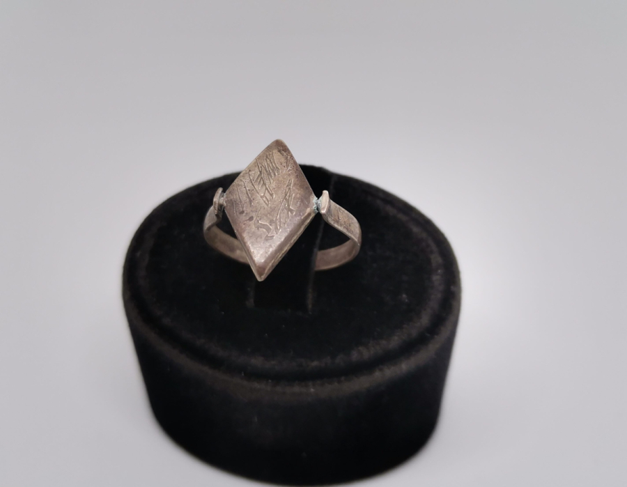 ÖZEL YAPIM TILSIMLI GÜMÜŞ YÜZÜK