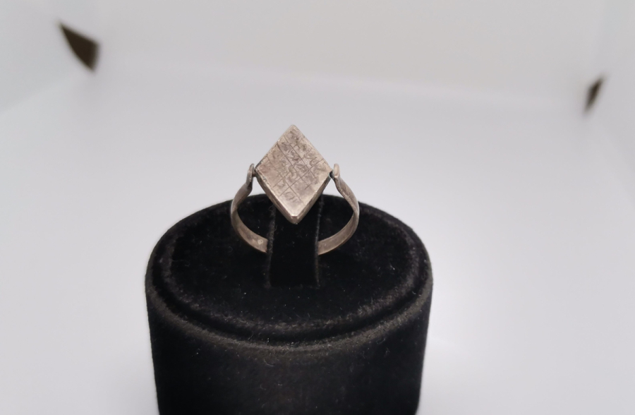 ÖZEL YAPIM TILSIMLI GÜMÜŞ YÜZÜK