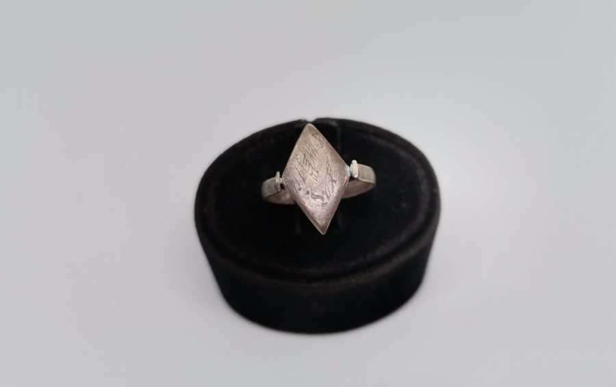 ÖZEL YAPIM TILSIMLI GÜMÜŞ YÜZÜK